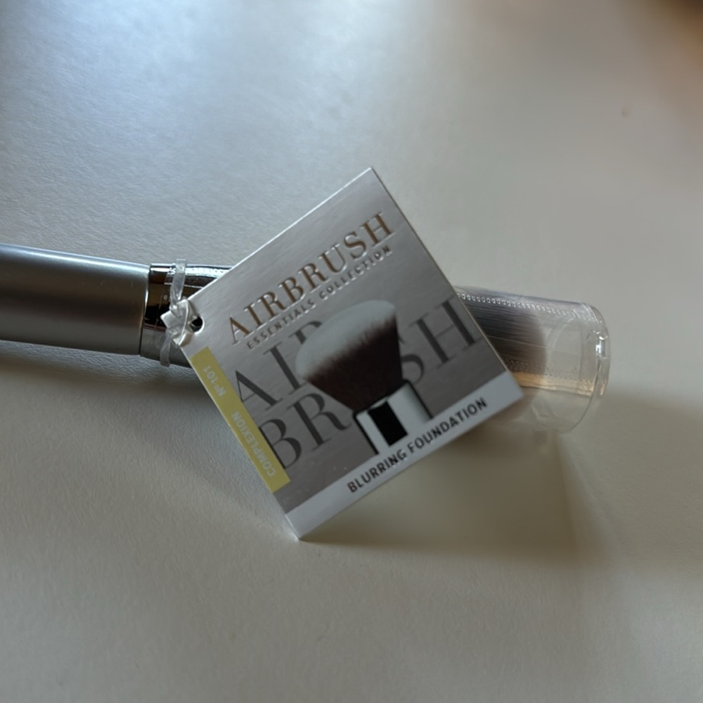 NWT It Cosmetics Blurring Foundation #101 Brush - Picture 3 of 5